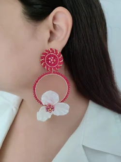 ARETE TEJIDO FLOR NÁCAR ROJO