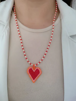 COLLAR CORAZÓN TEJIDO ROJO